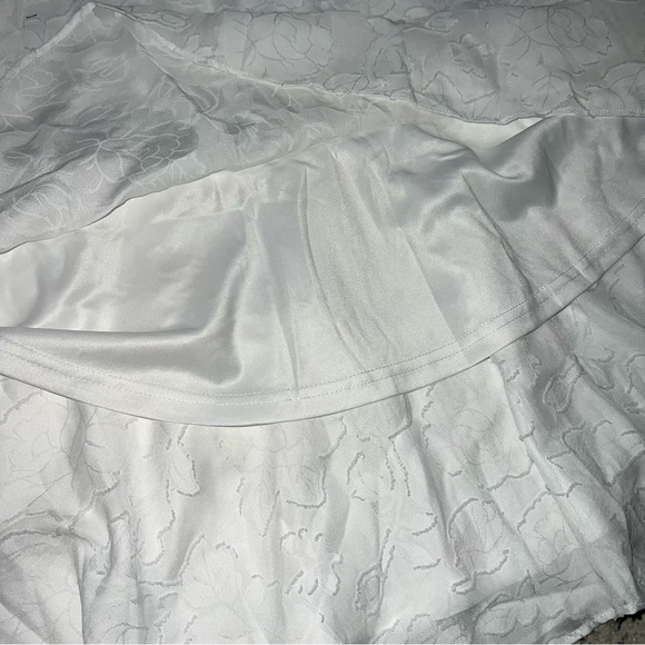 Lulu's Love You So Truly White Dress Burnout Flowers medium NWT
Strapless Midi - Picture 3 of 14